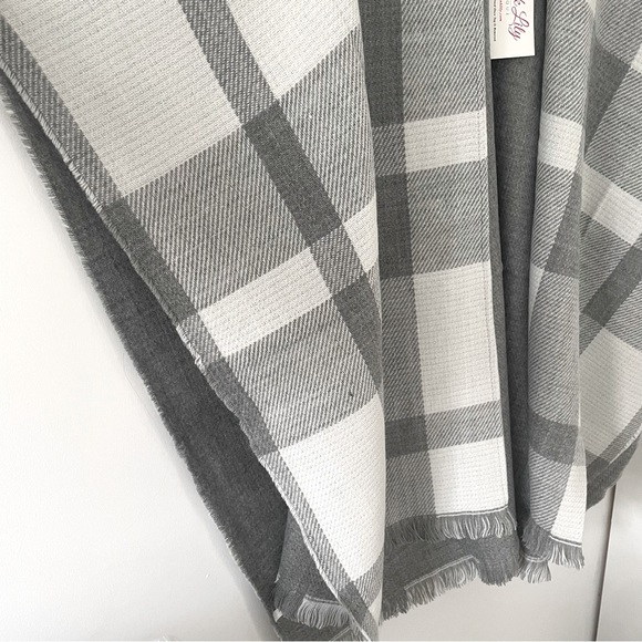 NEW WITH TAGS Pink lily grey plaid poncho - Picture 6 of 10